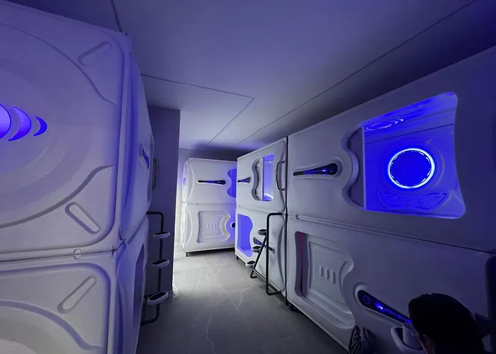 Hostel Space Capsule Madrid